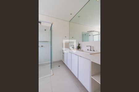 Casa de condomínio à venda com 400m², 3 quartos e 4 vagas Casa de condomínio à venda com 400m², 3 quartos e 4 vagasBanheiro da Suíte 3