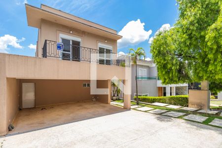 Casa de condomínio à venda com 400m², 3 quartos e 4 vagas Casa de condomínio à venda com 400m², 3 quartos e 4 vagasFachada