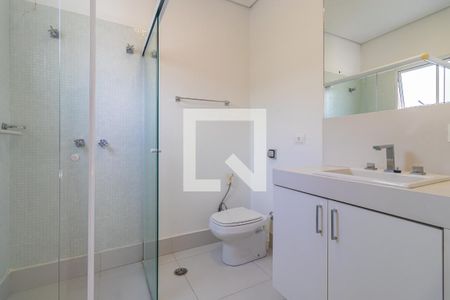 Casa de condomínio à venda com 400m², 3 quartos e 4 vagas Casa de condomínio à venda com 400m², 3 quartos e 4 vagasBanheiro da Suíte 1