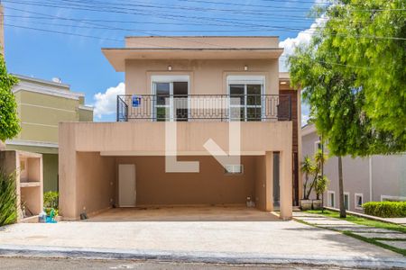 Casa de condomínio à venda com 400m², 3 quartos e 4 vagas Casa de condomínio à venda com 400m², 3 quartos e 4 vagasFachada