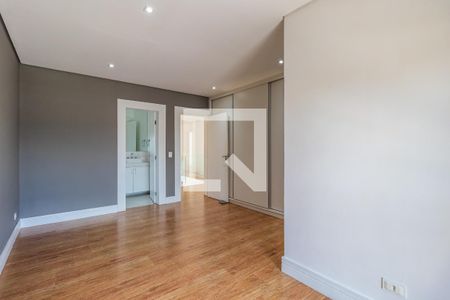 Casa de condomínio à venda com 400m², 3 quartos e 4 vagas Casa de condomínio à venda com 400m², 3 quartos e 4 vagasSuíte 2