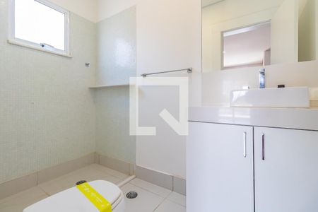 Casa de condomínio à venda com 400m², 3 quartos e 4 vagas Casa de condomínio à venda com 400m², 3 quartos e 4 vagasBanheiro da Suíte 2