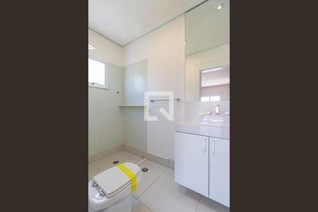 Casa de condomínio à venda com 400m², 3 quartos e 4 vagas Casa de condomínio à venda com 400m², 3 quartos e 4 vagasBanheiro da Suíte 2