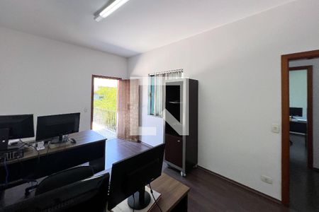 Casa à venda com 385m², 5 quartos e 3 vagas Casa à venda com 385m², 5 quartos e 3 vagasQuarto 4