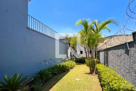 Casa à venda com 385m², 5 quartos e 3 vagas Casa à venda com 385m², 5 quartos e 3 vagasPátio