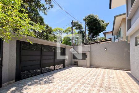 Casa à venda com 385m², 5 quartos e 3 vagas Casa à venda com 385m², 5 quartos e 3 vagasGaragem