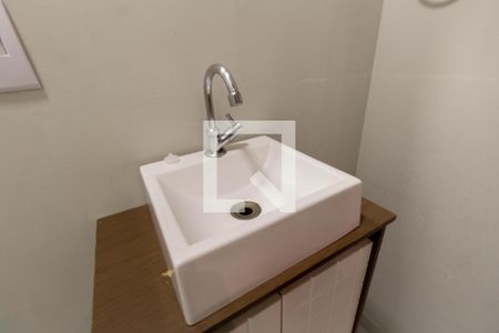 Lavabo de casa de condomínio à venda com 3 quartos, 136m² em Vila Araguaia, São Paulo