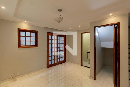 Sala de casa de condomínio à venda com 3 quartos, 136m² em Vila Araguaia, São Paulo