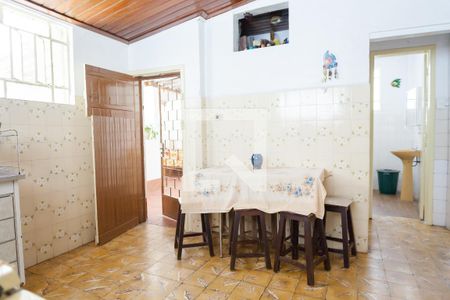 Casa à venda com 108m², 4 quartos e 3 vagas Casa à venda com 108m², 4 quartos e 3 vagasCozinha