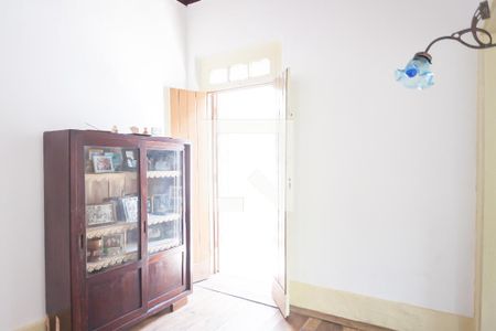 Casa à venda com 108m², 4 quartos e 3 vagas Casa à venda com 108m², 4 quartos e 3 vagashall dos quartos