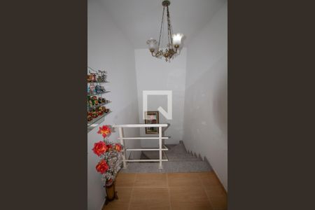 Escada acesso aos quartos de casa à venda com 3 quartos, 110m² em Vila Nova Pauliceia, São Paulo