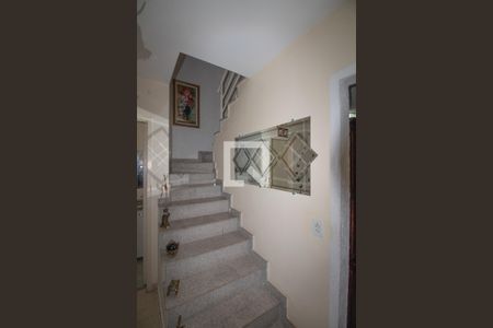 Escada acesso aos quartos de casa à venda com 3 quartos, 110m² em Vila Nova Pauliceia, São Paulo