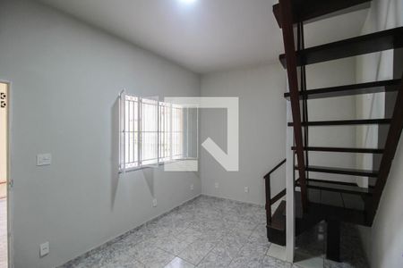 Sala de casa para alugar com 2 quartos, 80m² em Banco de Areia, Mesquita