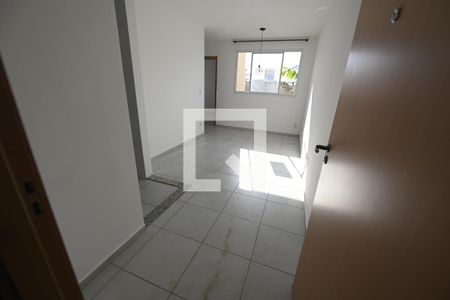 Sala de apartamento para alugar com 2 quartos, 45m² em Setor Faicalville, Goiânia