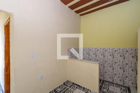 Sala de casa para alugar com 1 quarto, 40m² em Cordovil, Rio de Janeiro