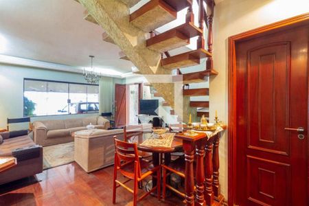 Casa à venda com 3 quartos, 145m² em Vila Invernada, São Paulo