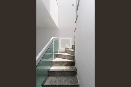 Escada de casa à venda com 3 quartos, 110m² em Jardim Vila Formosa, São Paulo
