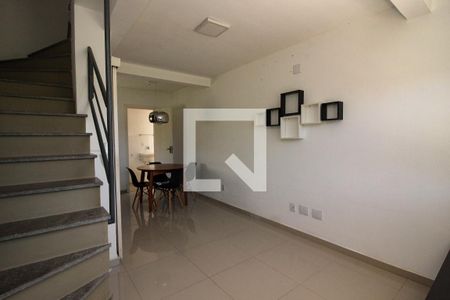Sala de casa de condomínio à venda com 2 quartos, 94m² em Nonoai, Porto Alegre