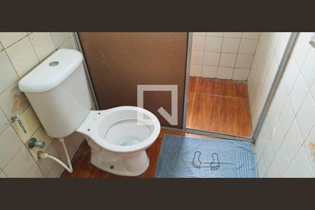 Banheiro social de kitnet/studio para alugar com 1 quarto, 35m² em Mirim, Praia Grande