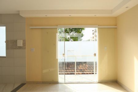 Sala de casa à venda com 2 quartos, 60m² em Quintino Bocaiuva, Rio de Janeiro