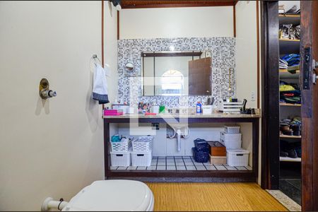 Casa à venda com 350m², 4 quartos e 4 vagas Casa à venda com 350m², 4 quartos e 4 vagasBanheiro da Suíte