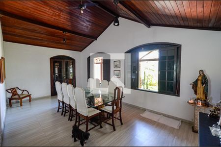 Sala de casa à venda com 4 quartos, 350m² em Piratininga, Niterói