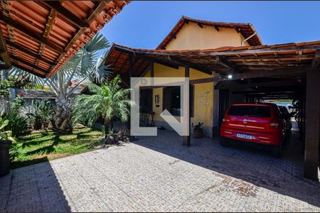 Casa à venda com 350m², 4 quartos e 4 vagas Casa à venda com 350m², 4 quartos e 4 vagasEntrada