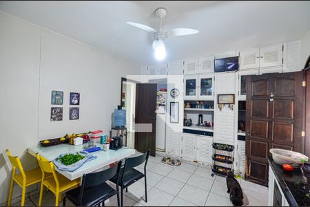 Casa à venda com 350m², 4 quartos e 4 vagas Casa à venda com 350m², 4 quartos e 4 vagasCozinha