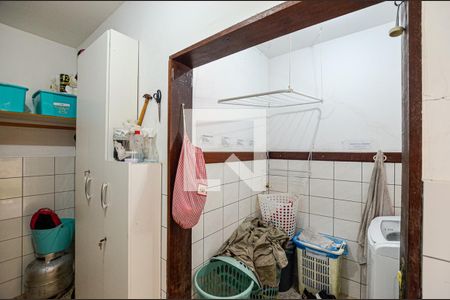 Casa à venda com 350m², 4 quartos e 4 vagas Casa à venda com 350m², 4 quartos e 4 vagasÁrea de Serviço