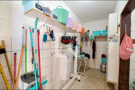 Casa à venda com 350m², 4 quartos e 4 vagas Casa à venda com 350m², 4 quartos e 4 vagasÁrea de Serviço