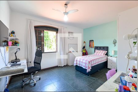 Casa à venda com 350m², 4 quartos e 4 vagas Casa à venda com 350m², 4 quartos e 4 vagasQuarto 3