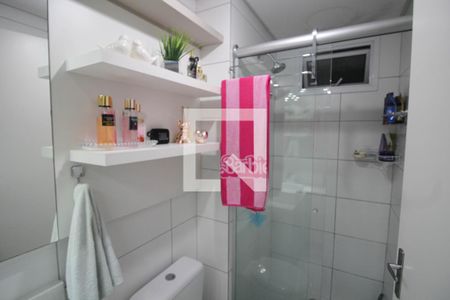 Banheiro de apartamento à venda com 2 quartos, 53m² em Fátima, Canoas