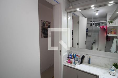 Banheiro de apartamento à venda com 2 quartos, 53m² em Fátima, Canoas