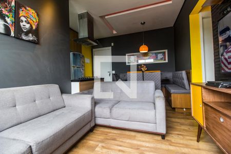 Sala de TV de apartamento à venda com 2 quartos, 51m² em Vila São João, Barueri