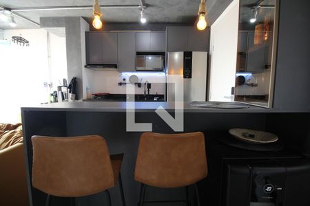 Sala/Cozinha de apartamento à venda com 1 quarto, 32m² em Vila Monumento, São Paulo