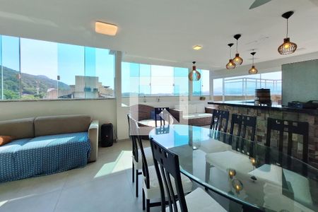 Sala de apartamento à venda com 3 quartos, 250m² em Itaipu, Niterói