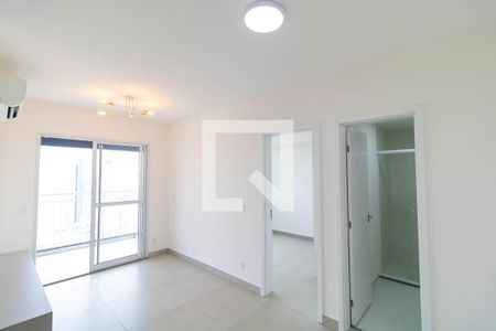 Salas de apartamento para alugar com 1 quarto, 40m² em Centro, Campinas