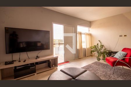 Sala de TV de casa à venda com 3 quartos, 329m² em Parque da Represa, Jundiaí