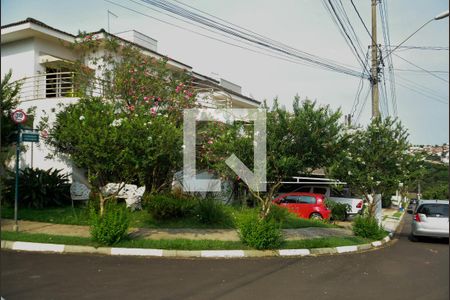 Casa de condomínio para alugar com 300m², 5 quartos e 4 vagas Casa de condomínio para alugar com 300m², 5 quartos e 4 vagasFachada