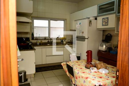 Casa de condomínio para alugar com 300m², 5 quartos e 4 vagas Casa de condomínio para alugar com 300m², 5 quartos e 4 vagasCozinha