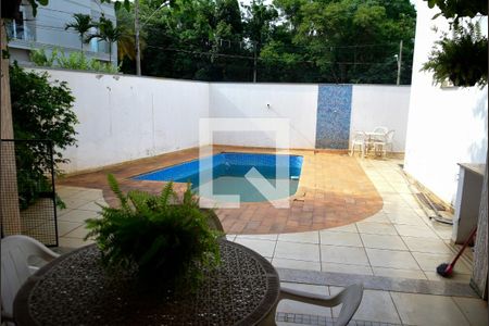 Casa de condomínio para alugar com 300m², 5 quartos e 4 vagas Casa de condomínio para alugar com 300m², 5 quartos e 4 vagasPiscina