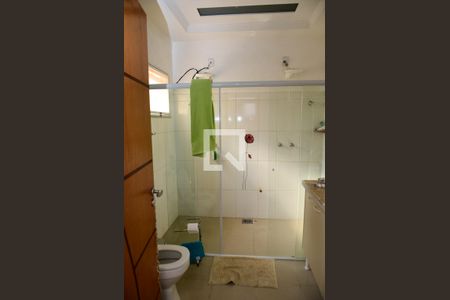 Casa de condomínio para alugar com 300m², 5 quartos e 4 vagas Casa de condomínio para alugar com 300m², 5 quartos e 4 vagasBanheiro Suíte Térreo