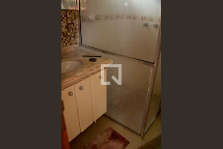 Casa de condomínio para alugar com 300m², 5 quartos e 4 vagas Casa de condomínio para alugar com 300m², 5 quartos e 4 vagasArmário Banheiro Quarto I