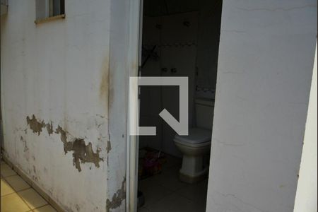 Casa de condomínio para alugar com 300m², 5 quartos e 4 vagas Casa de condomínio para alugar com 300m², 5 quartos e 4 vagasBanheiro Externo