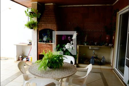 Casa de condomínio para alugar com 300m², 5 quartos e 4 vagas Casa de condomínio para alugar com 300m², 5 quartos e 4 vagasChurrasqueira