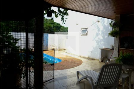 Casa de condomínio para alugar com 300m², 5 quartos e 4 vagas Casa de condomínio para alugar com 300m², 5 quartos e 4 vagasPiscina