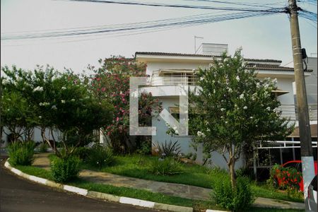 Casa de condomínio para alugar com 300m², 5 quartos e 4 vagas Casa de condomínio para alugar com 300m², 5 quartos e 4 vagasFachada