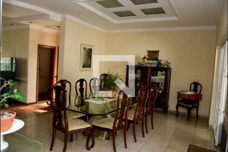 Casa de condomínio para alugar com 300m², 5 quartos e 4 vagas Casa de condomínio para alugar com 300m², 5 quartos e 4 vagasSala de Jantar