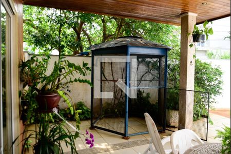 Casa de condomínio para alugar com 300m², 5 quartos e 4 vagas Casa de condomínio para alugar com 300m², 5 quartos e 4 vagasViveiro Arara