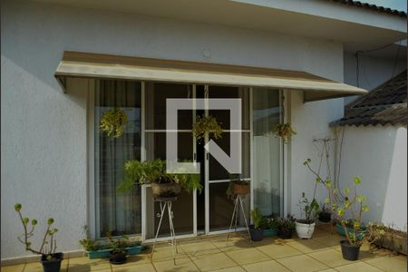 Casa de condomínio para alugar com 300m², 5 quartos e 4 vagas Casa de condomínio para alugar com 300m², 5 quartos e 4 vagasVaranda